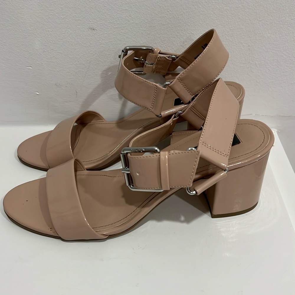 DKNY beige sandals
